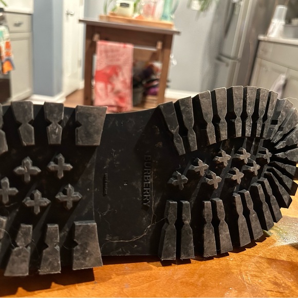 burberry flatform clogs size six - Picture 12 of 15